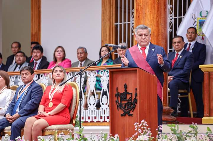 Consejo Regional de La Libertad no aprueba reducir a la mitad sueldo de César Acuña