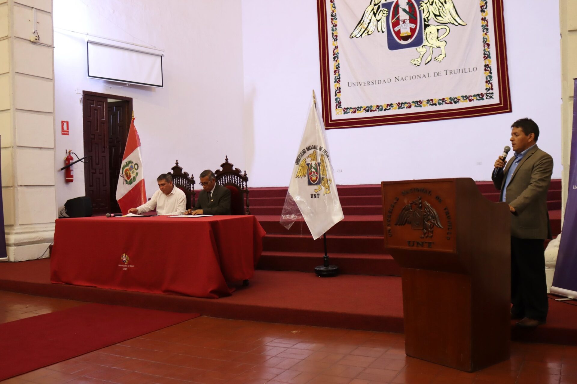 Virú y Ascope contarán con centros preuniversitarios de la UNT