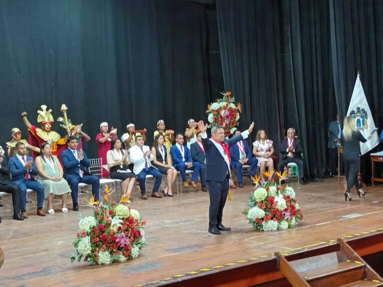 Arturo Fernández jura como nuevo alcalde de la provincia de Trujillo
