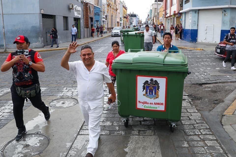 Alcalde Arturo Fernández pide a empresarios donar compactadoras para Trujillo