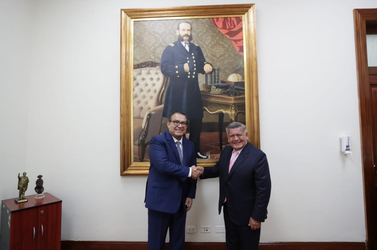 Acuña afirma que bancada de APP sí dará voto de confianza al gabinete de Alberto Otárola