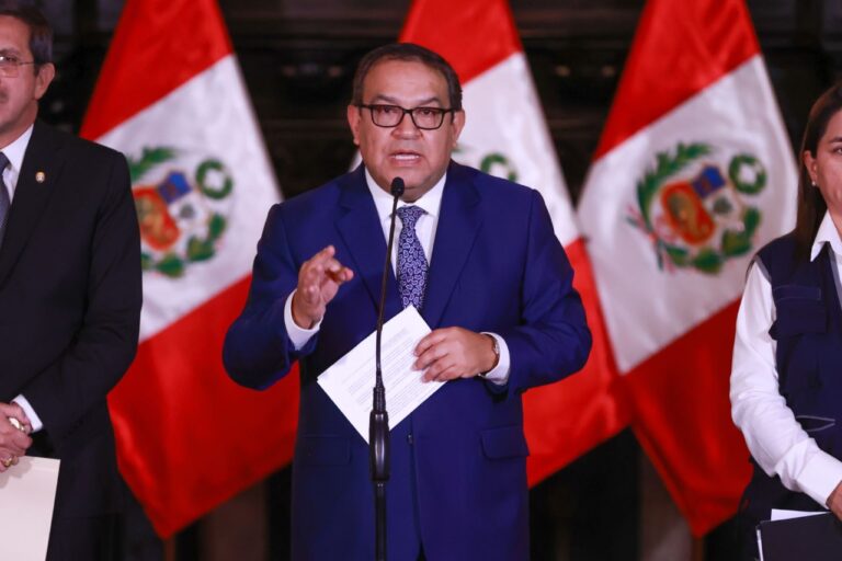 Premier Otárola vandaliza las protestas en el sur del país y culpa a Pedro Castillo de la crisis