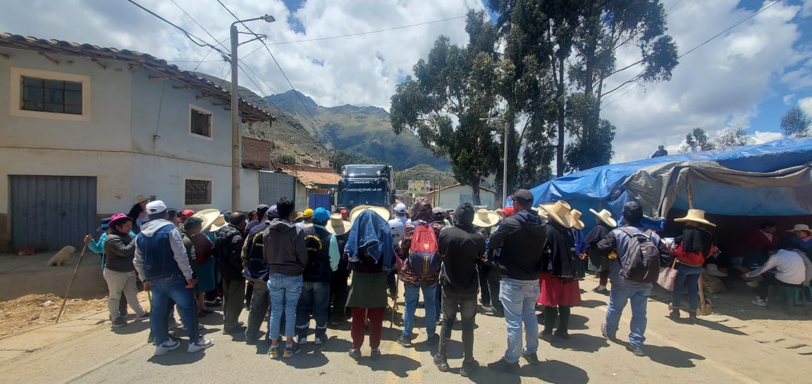 Continúan bloqueando acceso a la sierra liberteña