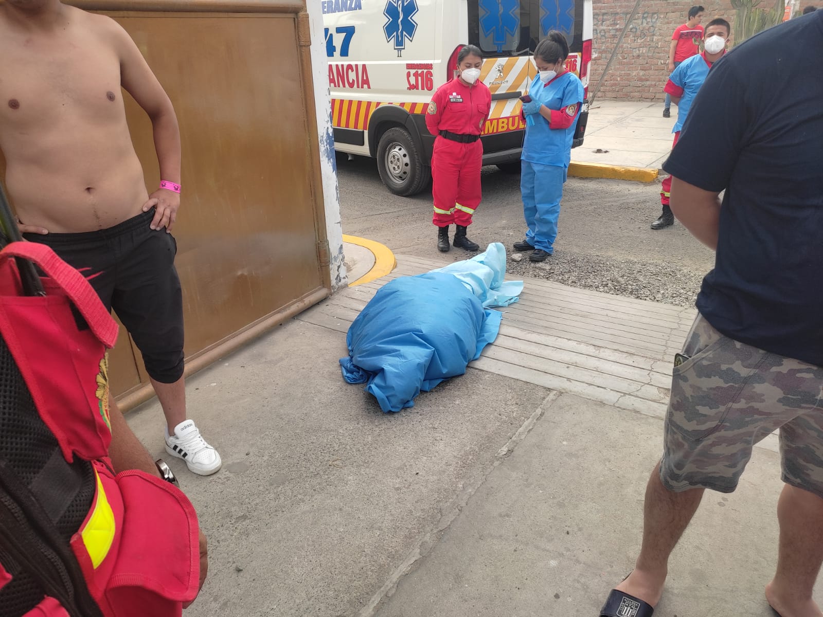 Policía muere ahogado en concurrido restaurante de Trujillo