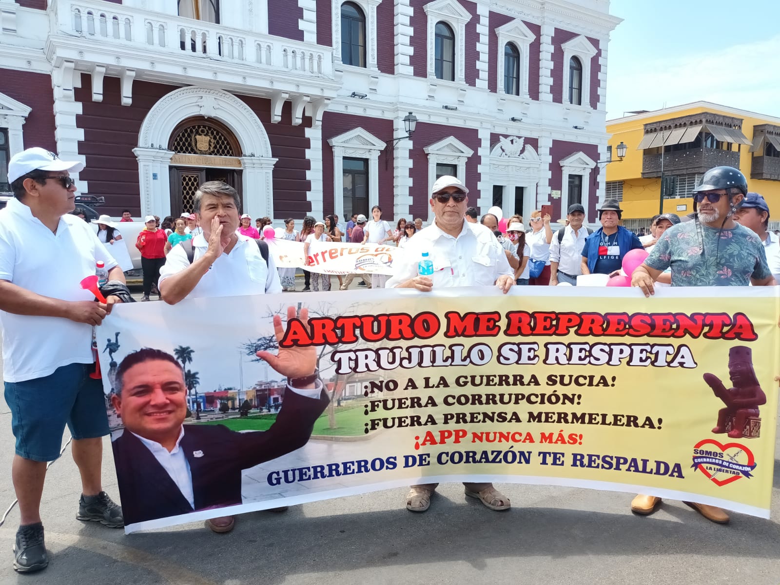 Trujillo: Realizan marcha pacífica para mostrar apoyo a Arturo Fernández