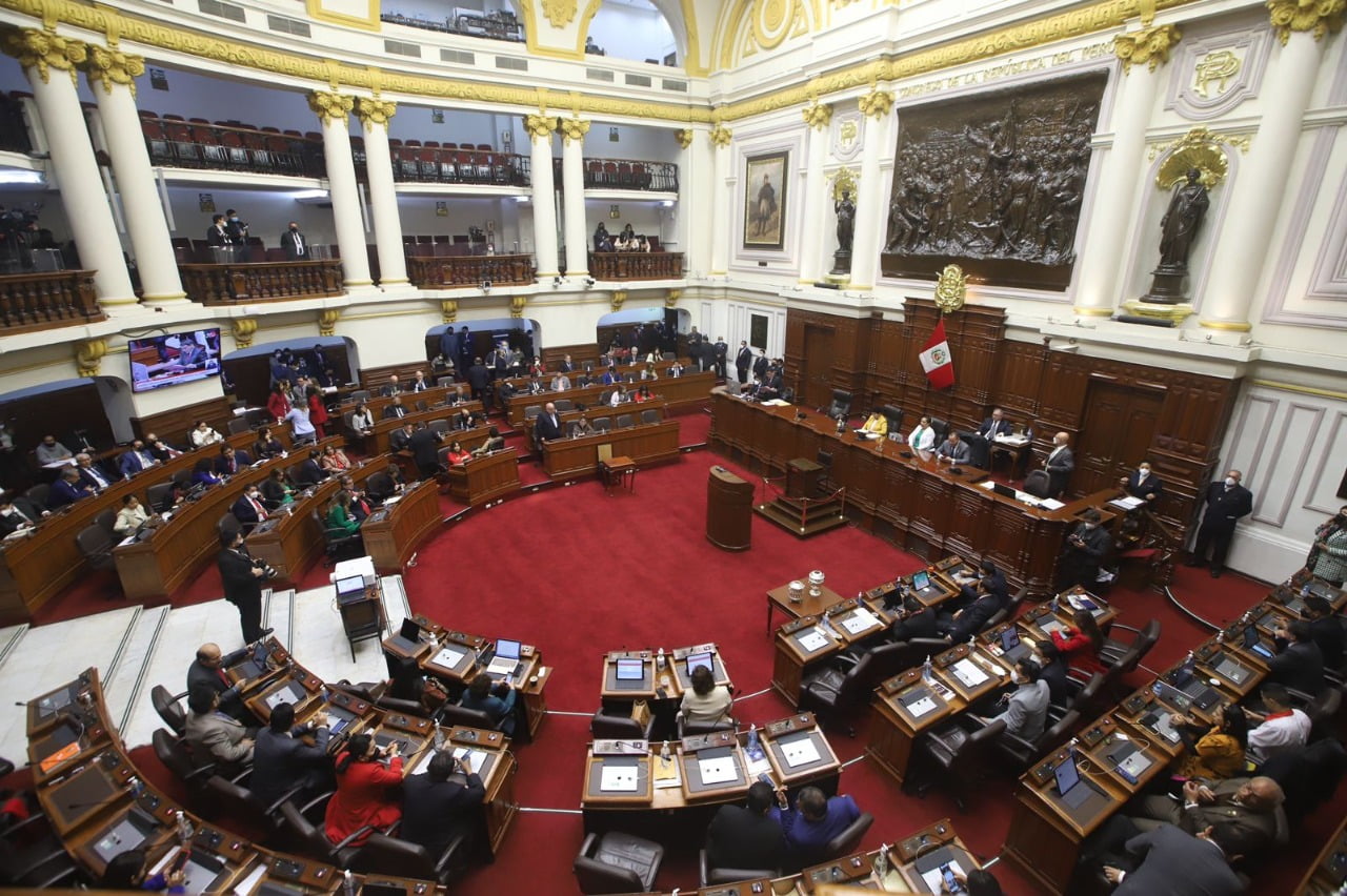 Congreso aprobó declarar "persona no grata" a  Evo Morales