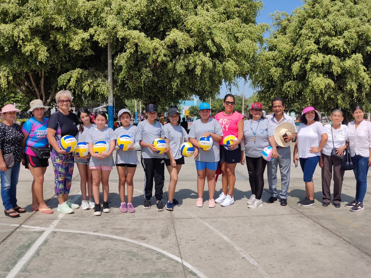Exseleccionadas del voley trujillano visitaron taller del CPDP - La Libertad