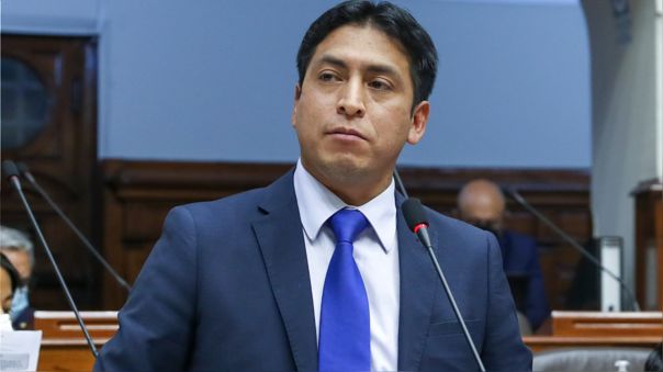 Congreso oficializó inhabilitación de Freddy Díaz tras ser acusado por violación
