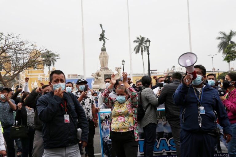 Trabajadores de Seguridad Ciudadana protestan contra alcalde Arturo Fernández