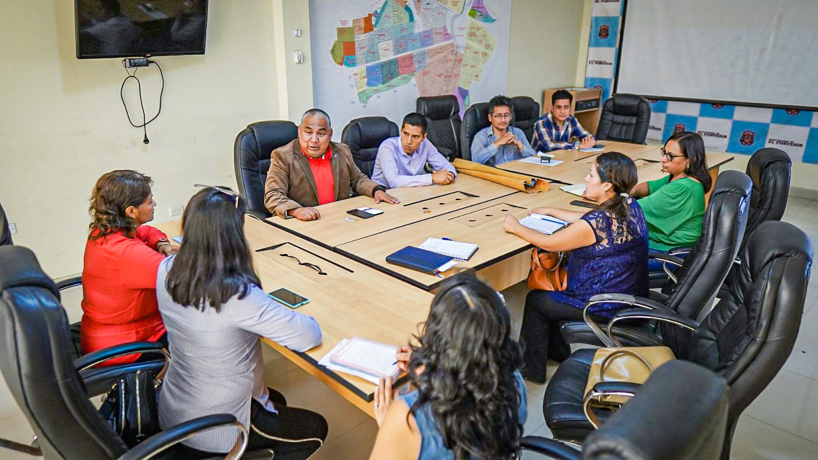 El Porvenir: Buscan formalizar a más de 2300 emprendedores de calzado
