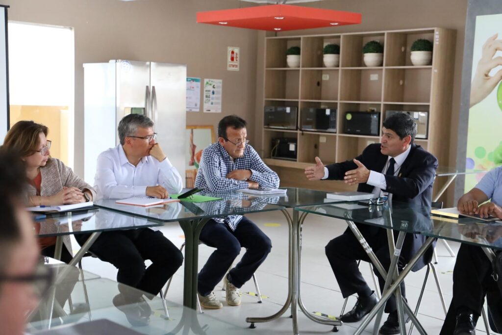 El ministerio de Educación y la gerencia de Educación expusieron los problemas del Gobierno Regional