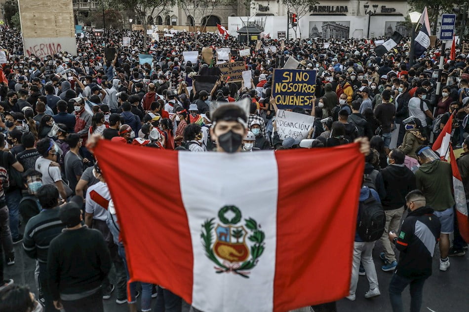 Dina Boluarte: El 71% de peruanos la rechaza y quiere el cierre del Congreso