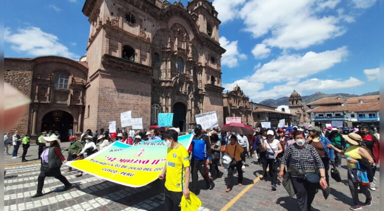 <strong>Turismo, economía y otros sectores son afectados seriamente por la crisis en Perú</strong>