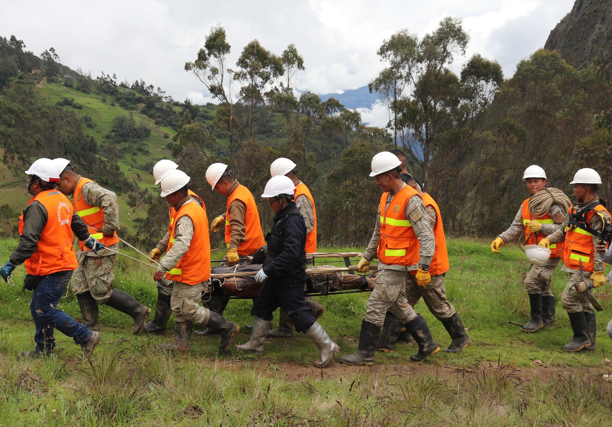 Quiruvilca: Derrumbe de cerro por lluvias deja cuatro muertos y 16 heridos