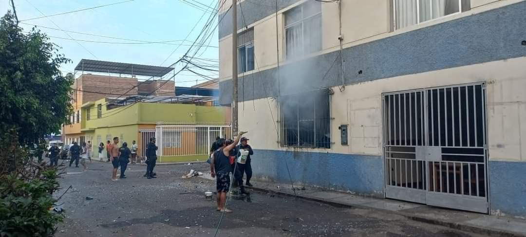 Explosión de gas deja un herido en la urb. Palermo