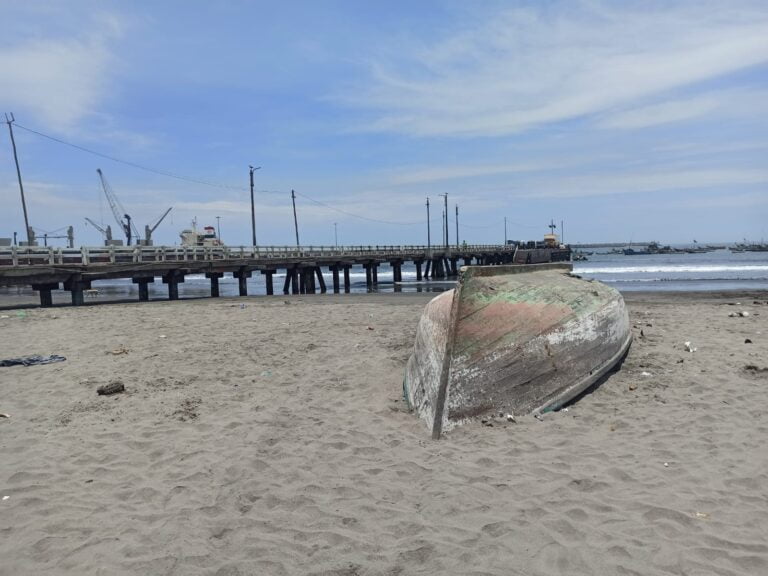 Más de 400 pescadores son perjudicados por arenamiento de muelle de Salaverry