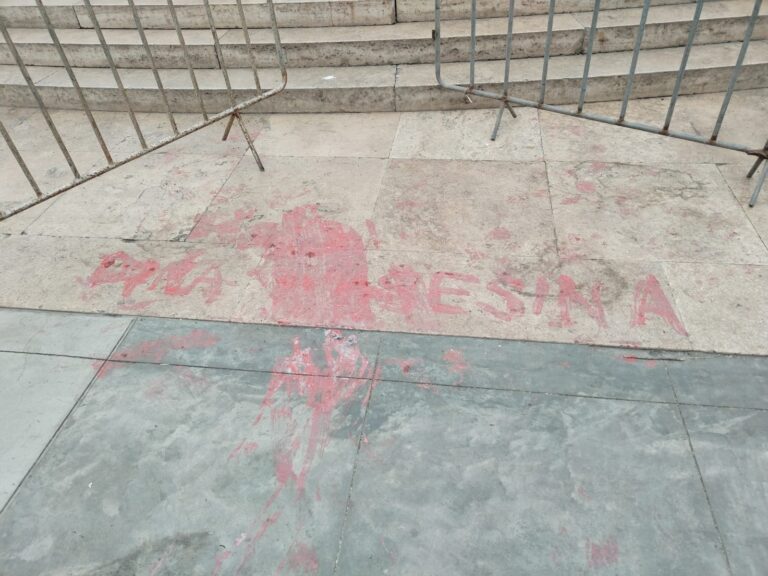 Colectivo 8 de Marzo habría atentado contra patrimonio de plaza de Armas de Trujillo