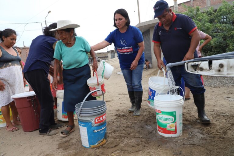Trujillo: Damnificados por lluvias y huaicos reciben ayuda