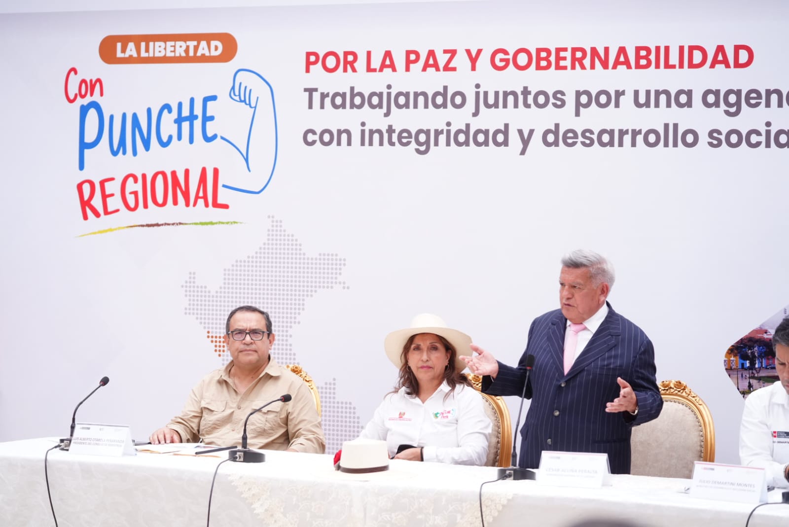 César Acuña: “Dina Boluarte debe quedarse hasta el 2026”