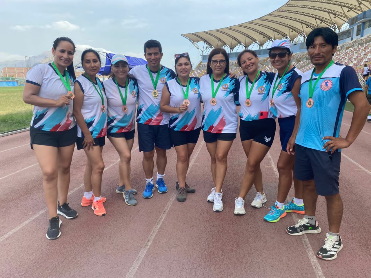Enfermeros ganan medallas de oro y bronce en atletismo en las 38° Olimpiadas Intercolegios Profesionales