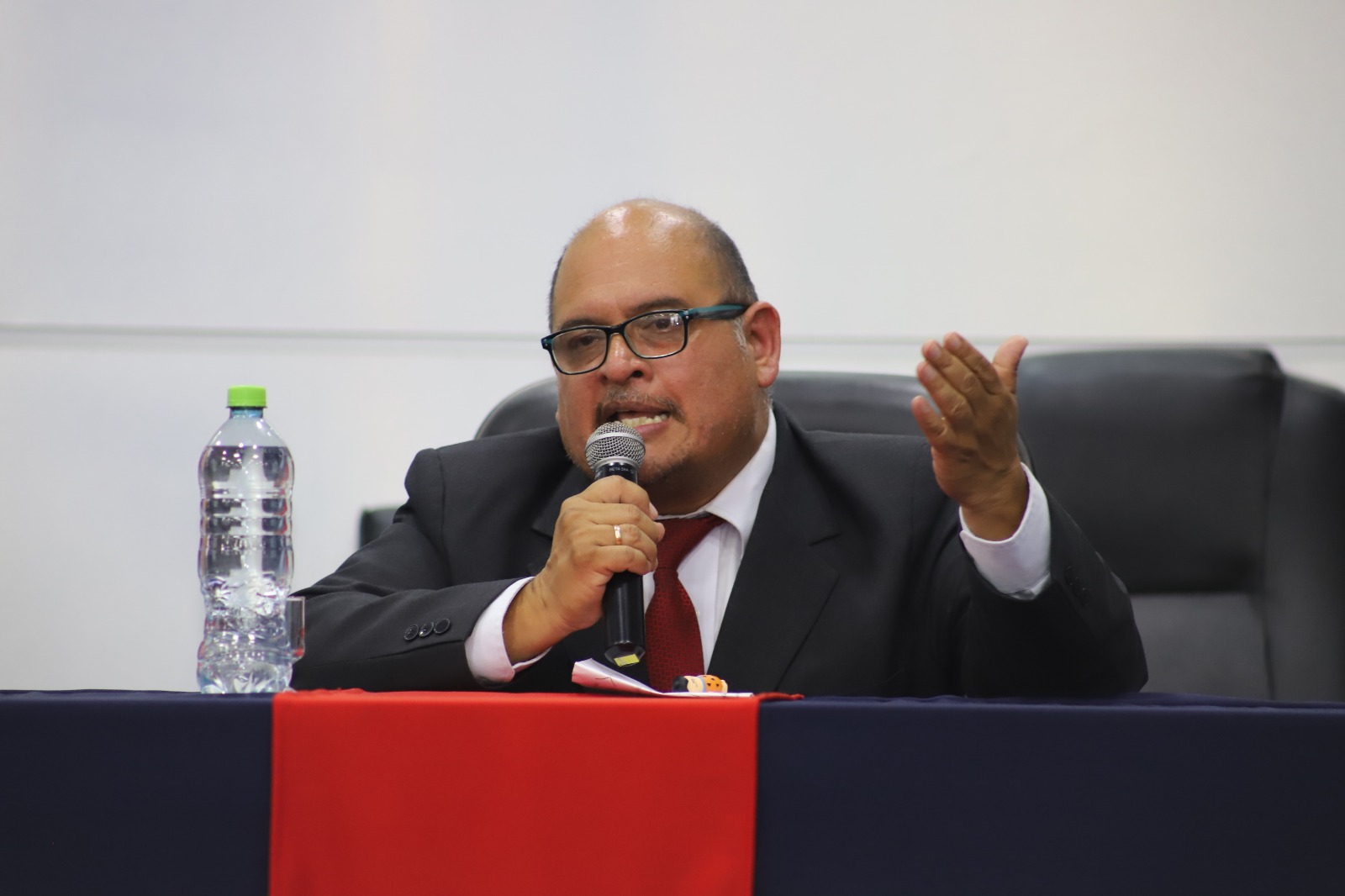 Presentan libro sobre el impacto económico del fenómeno de El Niño