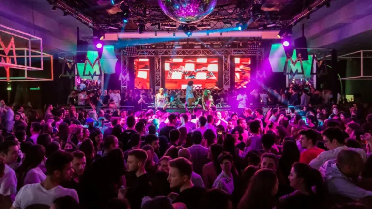 Víctor Larco: discotecas y alcohol solo hasta las 2:00 a.m.
