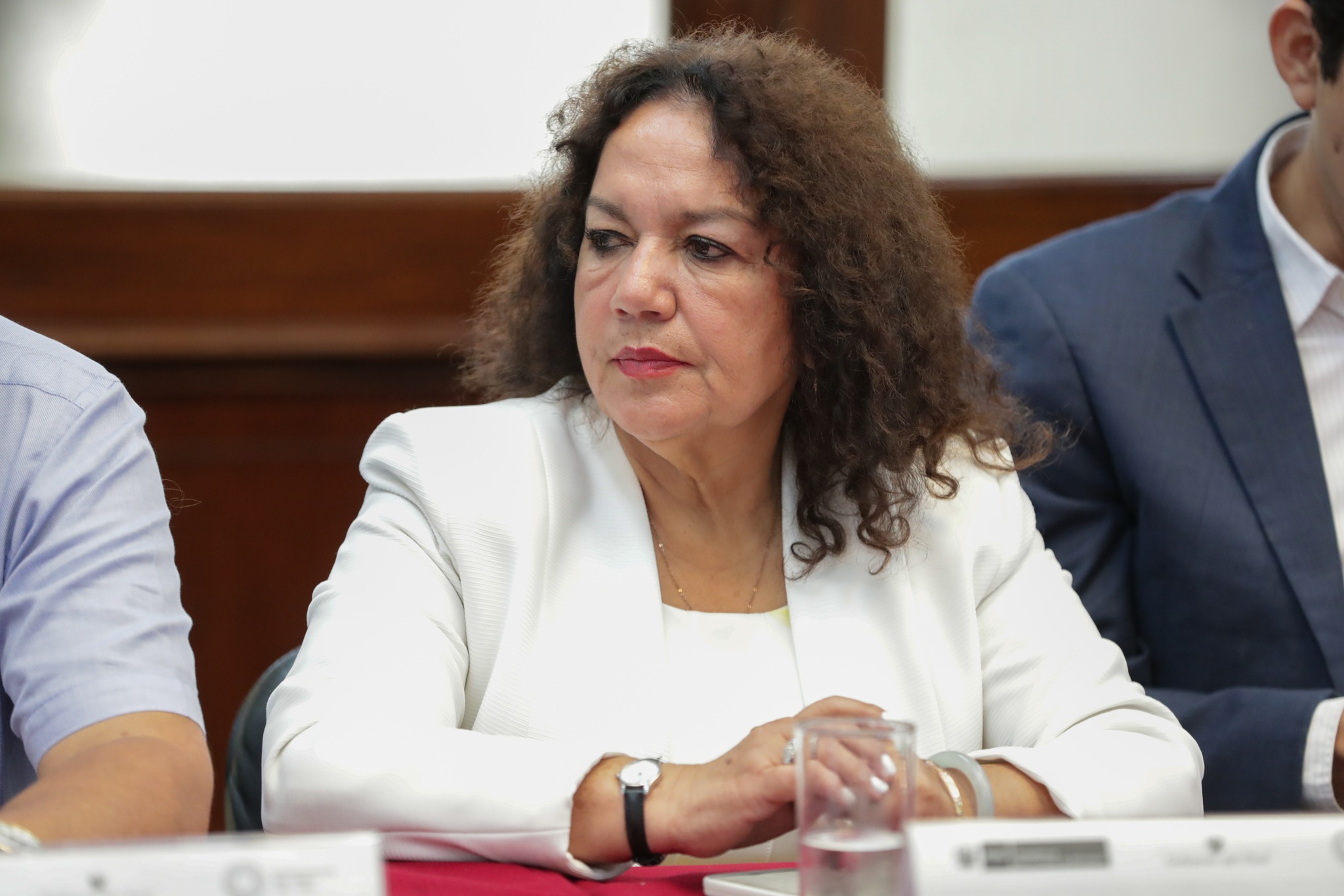 Congreso: Acusan a hermana de César Acuña de "mochar sueldo" a trabajadores