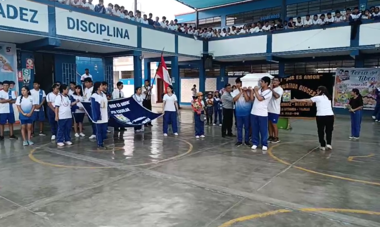 La Libertad: Compañeros de colegio dan último adiós a niña fallecida por dengue hemorrágico