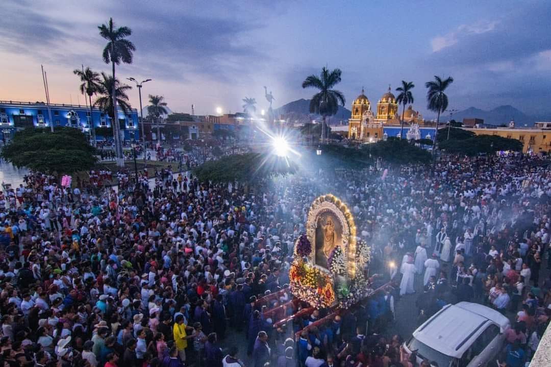 Vía Crucis: Señor de Los Milagros recorre Trujillo
