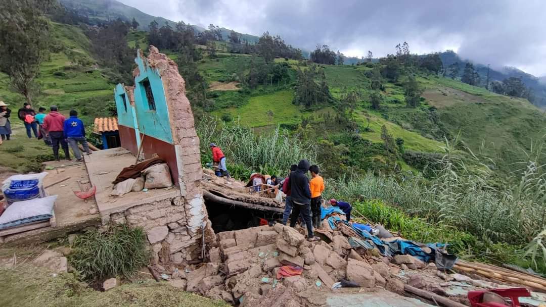 La Libertad: Vivienda colapsa y deja dos heridos en Usquil