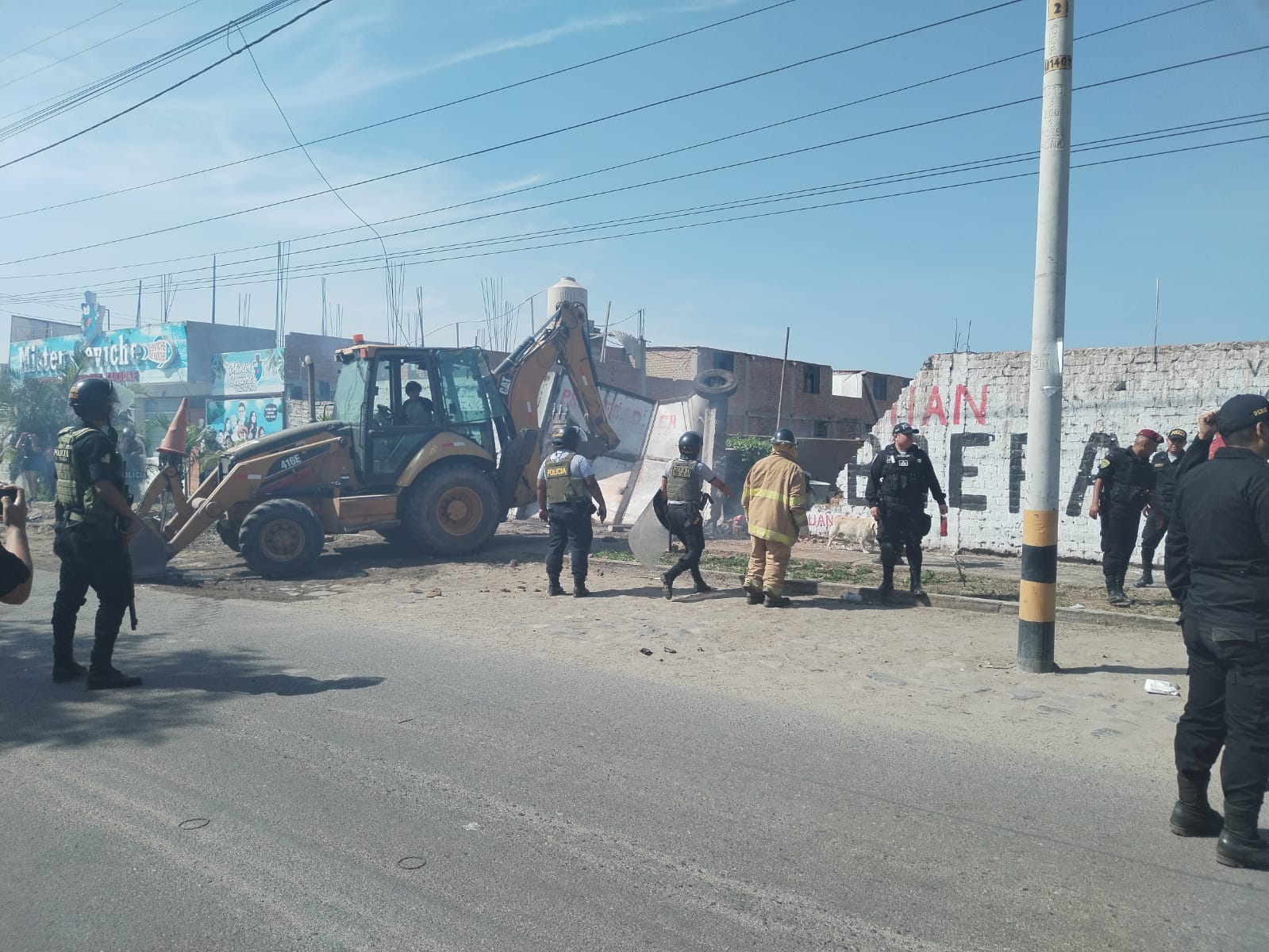 Incendio es provocado para impedir desalojo en Trujillo