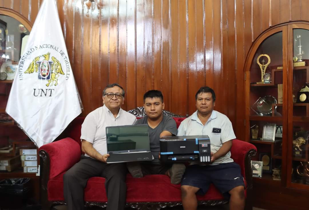Trujillo: Miguelito Salinas, estudiante de la UNT premiado por buen rendimiento académico