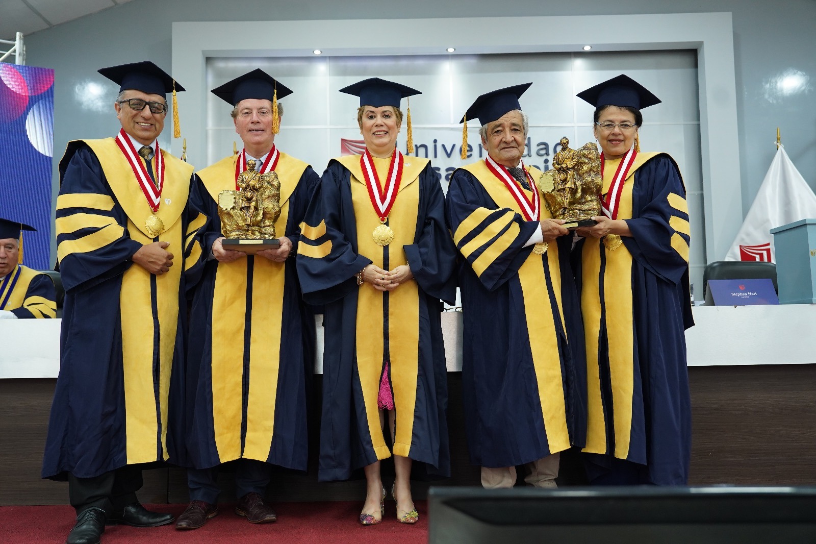 Trujillo: Investigador y escritor reciben grado honoris causa