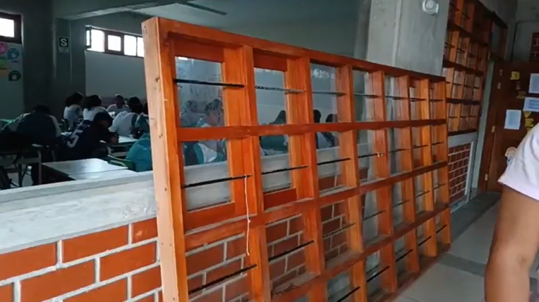 Trujillo: Se cae ventana de colegio República de México inaugurado hace un año