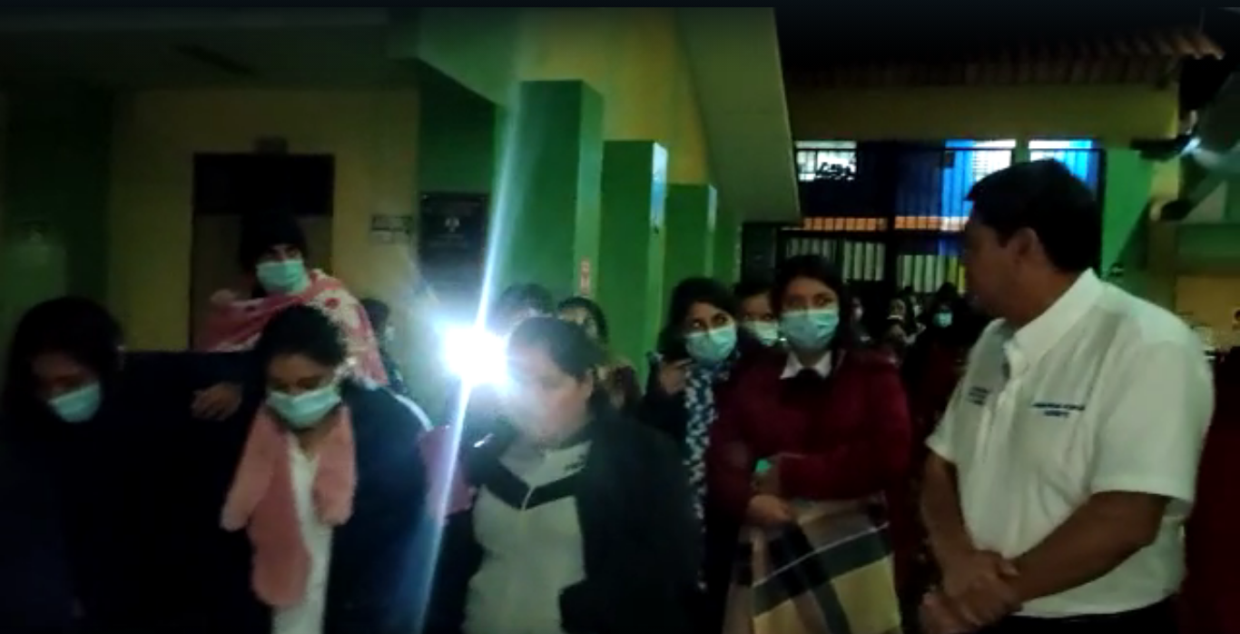 La Libertad: Estudiantes toman instituto de Santiago de Chuco para exigir la renuncia de director y denuncian irregularidades