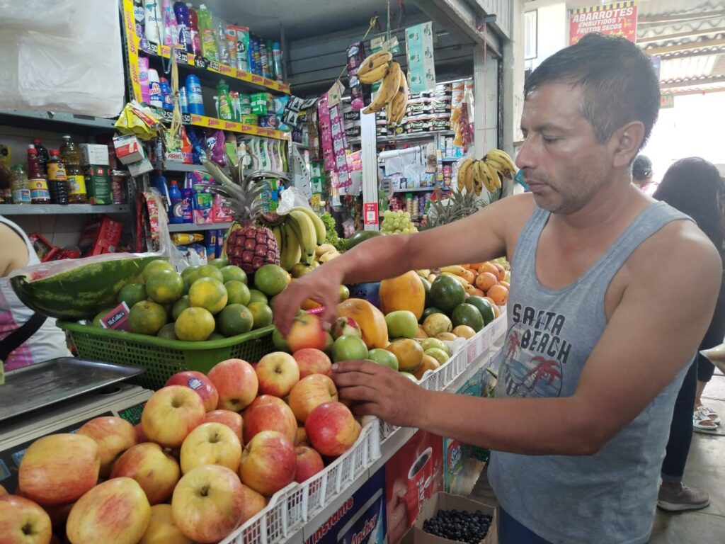 "Hay que seguir trabajando, así sea feriado": trabajadores no descansan en su día