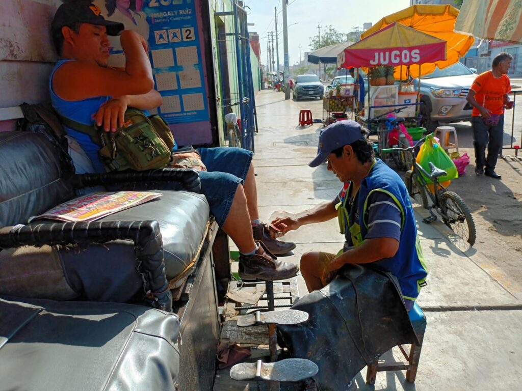 "Hay que seguir trabajando, así sea feriado": trabajadores no descansan en su día