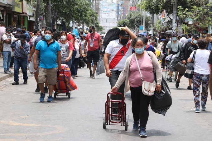 Miles de peruanos de clase media están a punto de ser parte de la clase vulnerable por reducción de sus ingresos