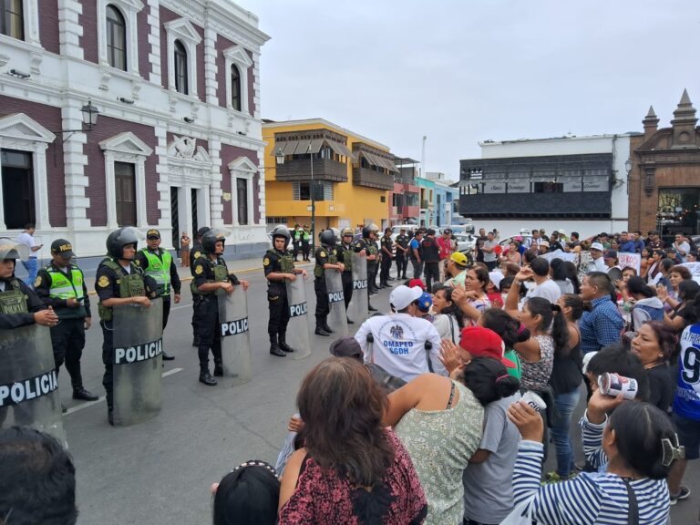 Trujillo: Personas con discapacidad protestan contra alcalde Arturo Fernández y piden su salida del municipio