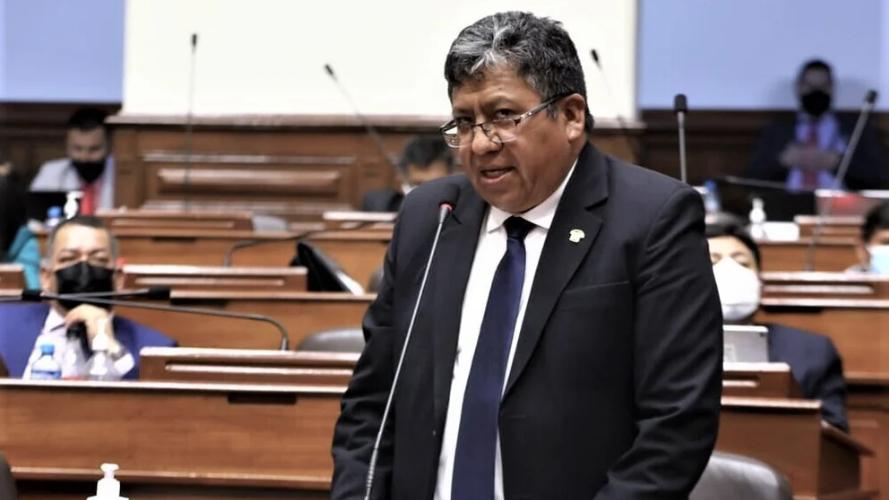 Puno: Congresista Flores Ancachi permanecerá detenido tras intentar salir del país