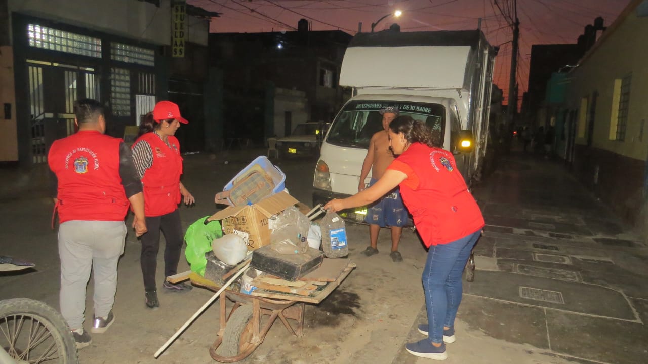 Municipalidad recogerá objetos inservibles acumulados en techos de la urbanización La Noria