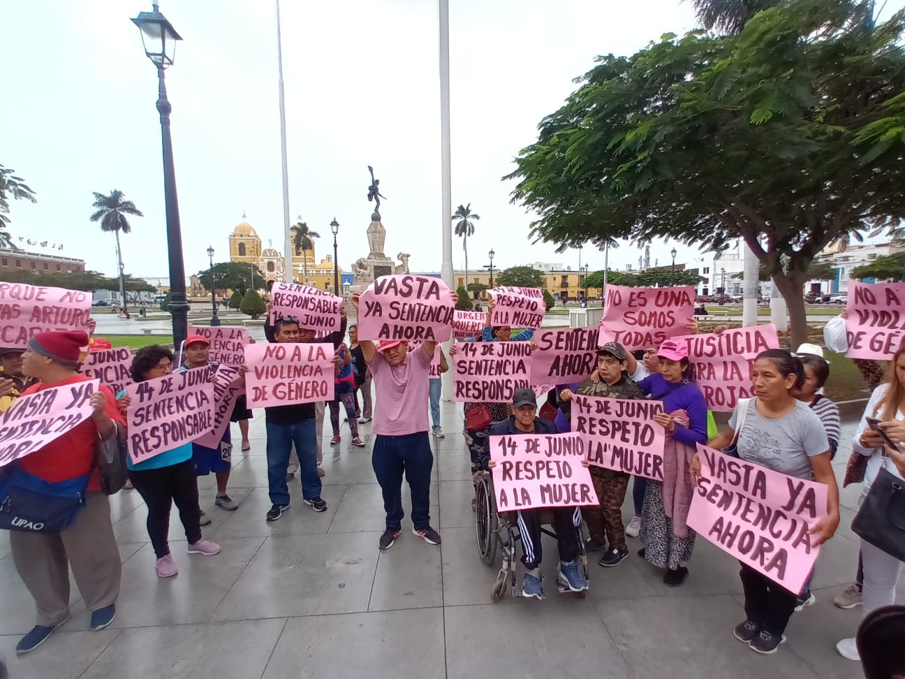Trujillo: protesta contra Arturo Fernández por posible sentencia del 14 de junio