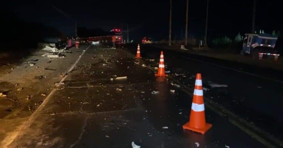 La Libertad: un fallecido y un herido tras choque entre camión y tráiler en Virú