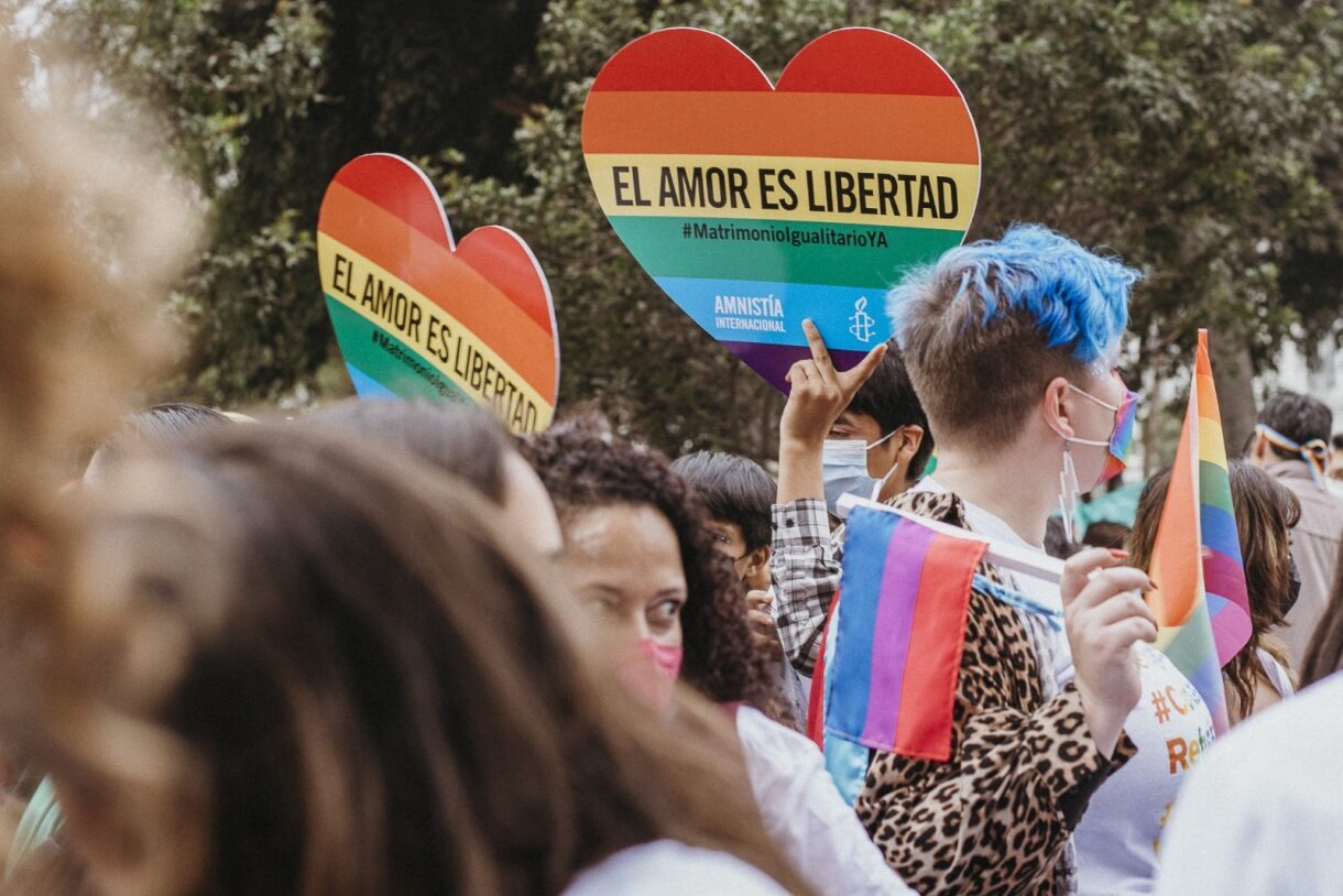 La comunidad LGTBIQ+ alza su voz de protesta contra los crímenes