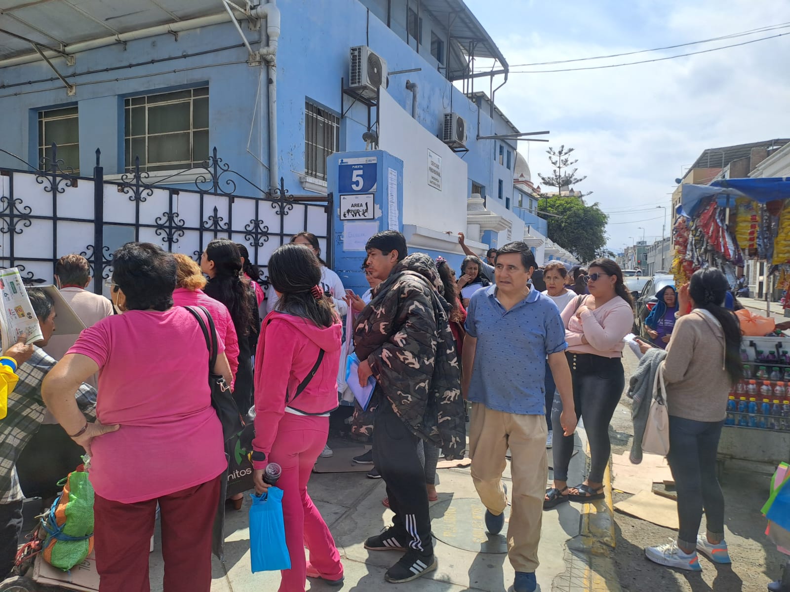 Trujillo: ciudadanos sufren para ser atendidos en el hospital Belén