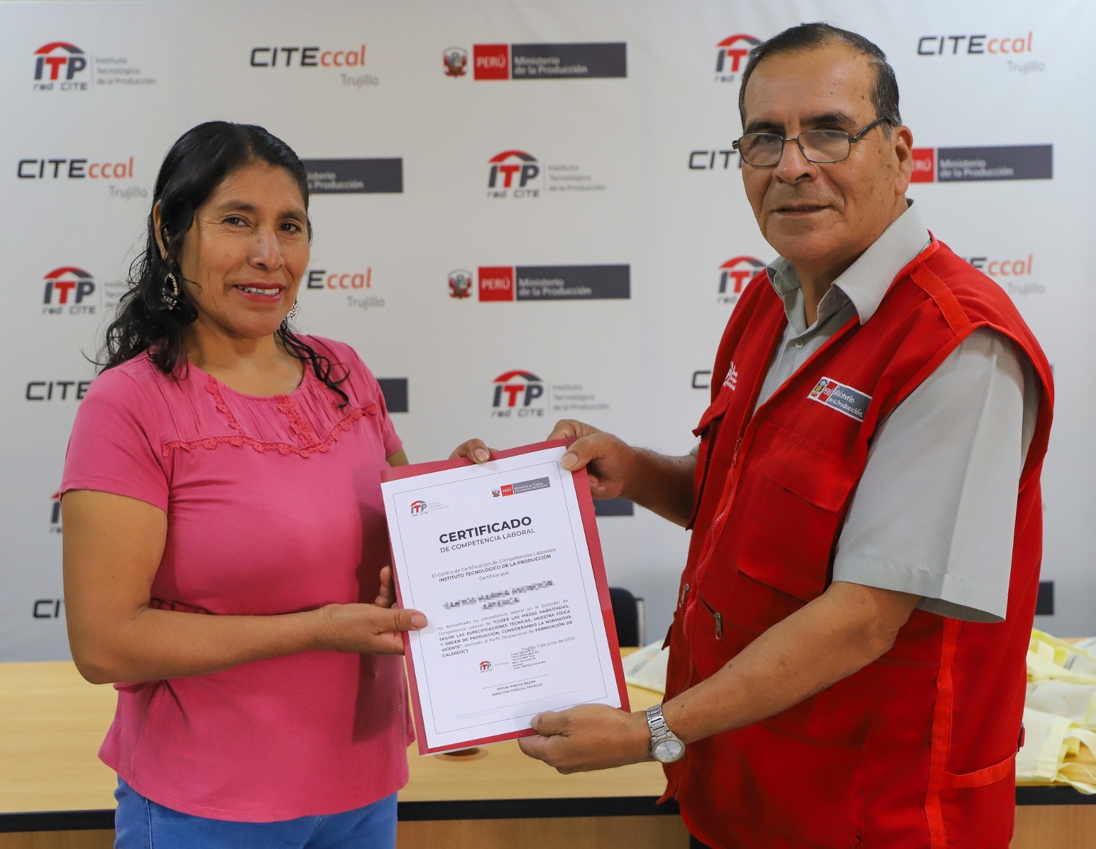 La Libertad: brindan certificados a operadores del sector cuero y calzado