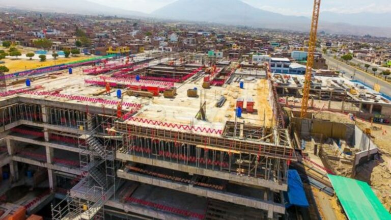 Arequipa: Consorcio que ejecuta hospital Maritza Campos abandona obra y se lleva maquinaria