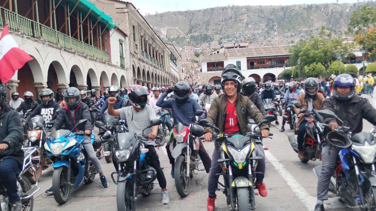 Municipalidad de Huamanga evalúa prohibir que dos personas viajen en una moto lineal