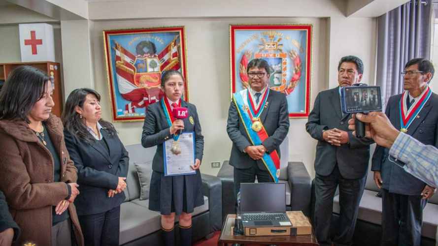 Mary Calisaya: La estudiante puneña seleccionada para viajar a la NASA