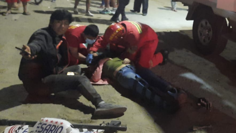 El Porvenir: conductor de un vehículo atropella a dos jóvenes y se da a la fuga
